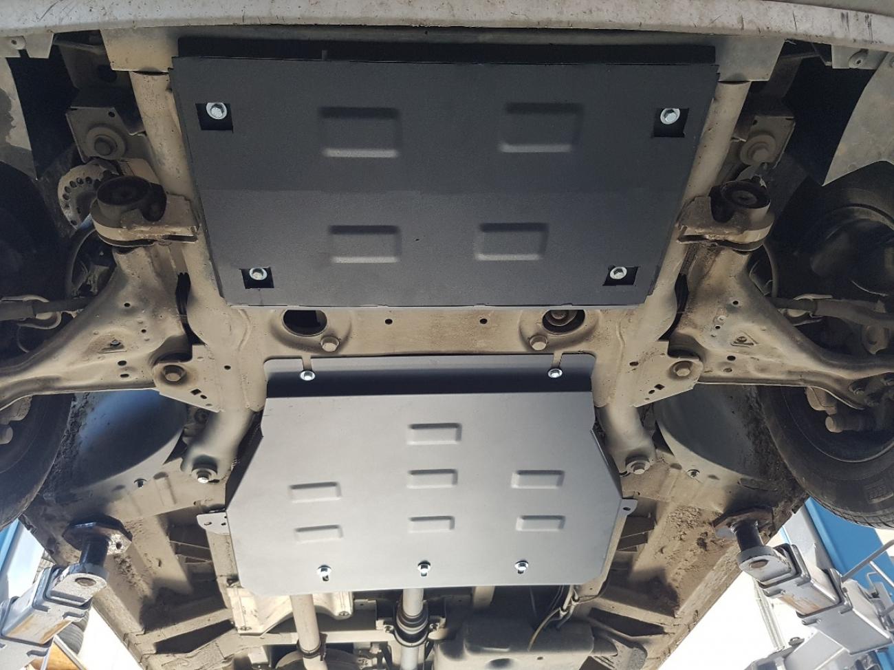Gearbox skid plate Mercedes Vito W639 - 2.2 D 4x2 - 5