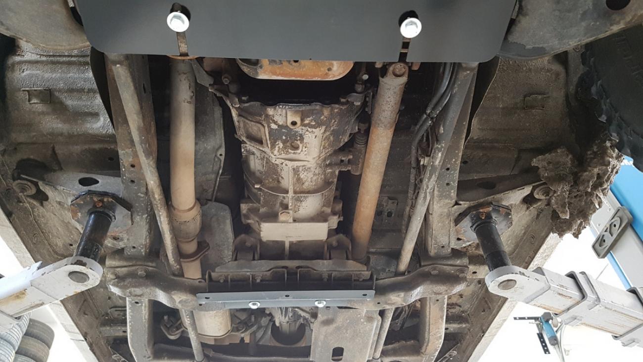 Gearbox skid plate for Mitsubishi Pajero 3 (V60, V70) - 4
