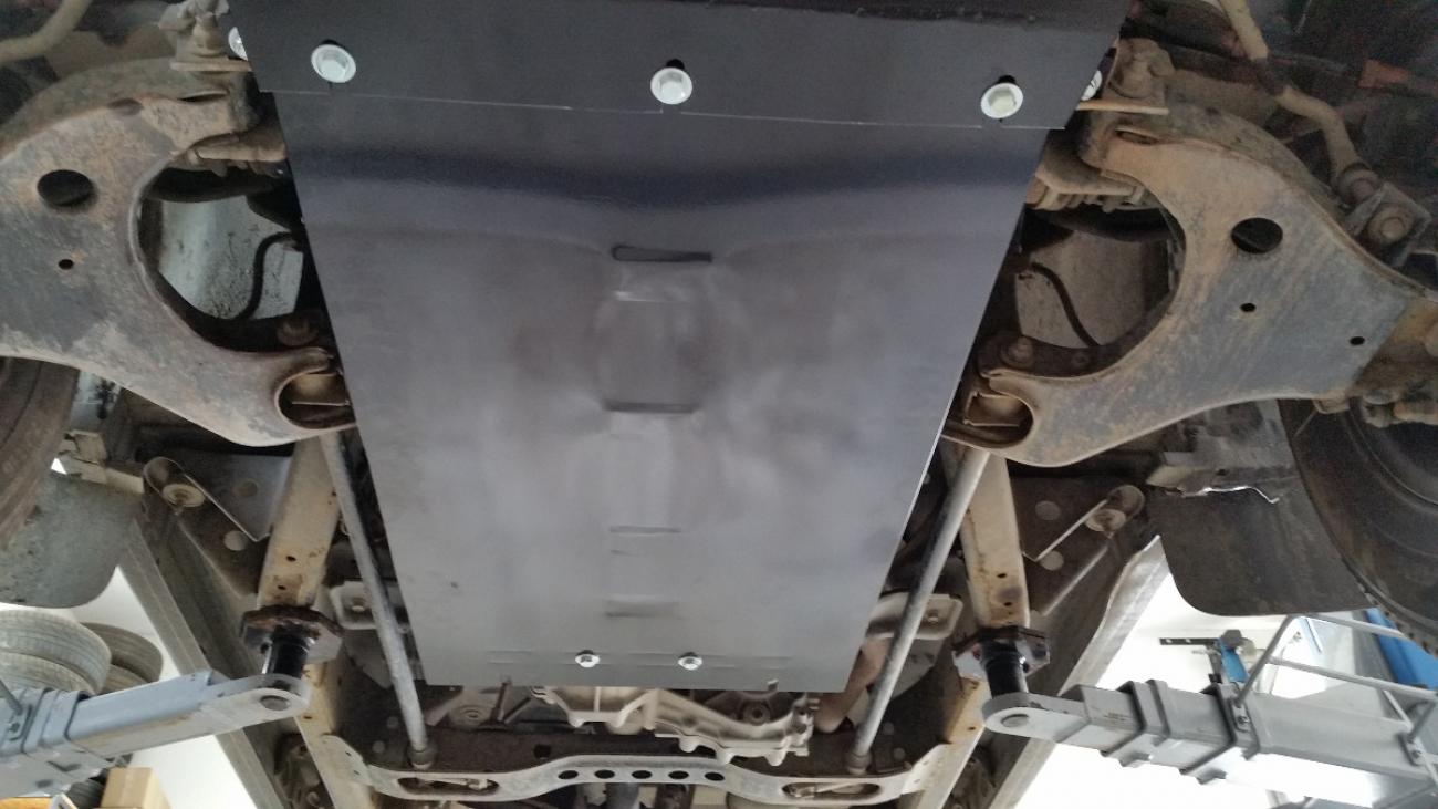 Gearbox skid plate Nissan Navara D22 - 4