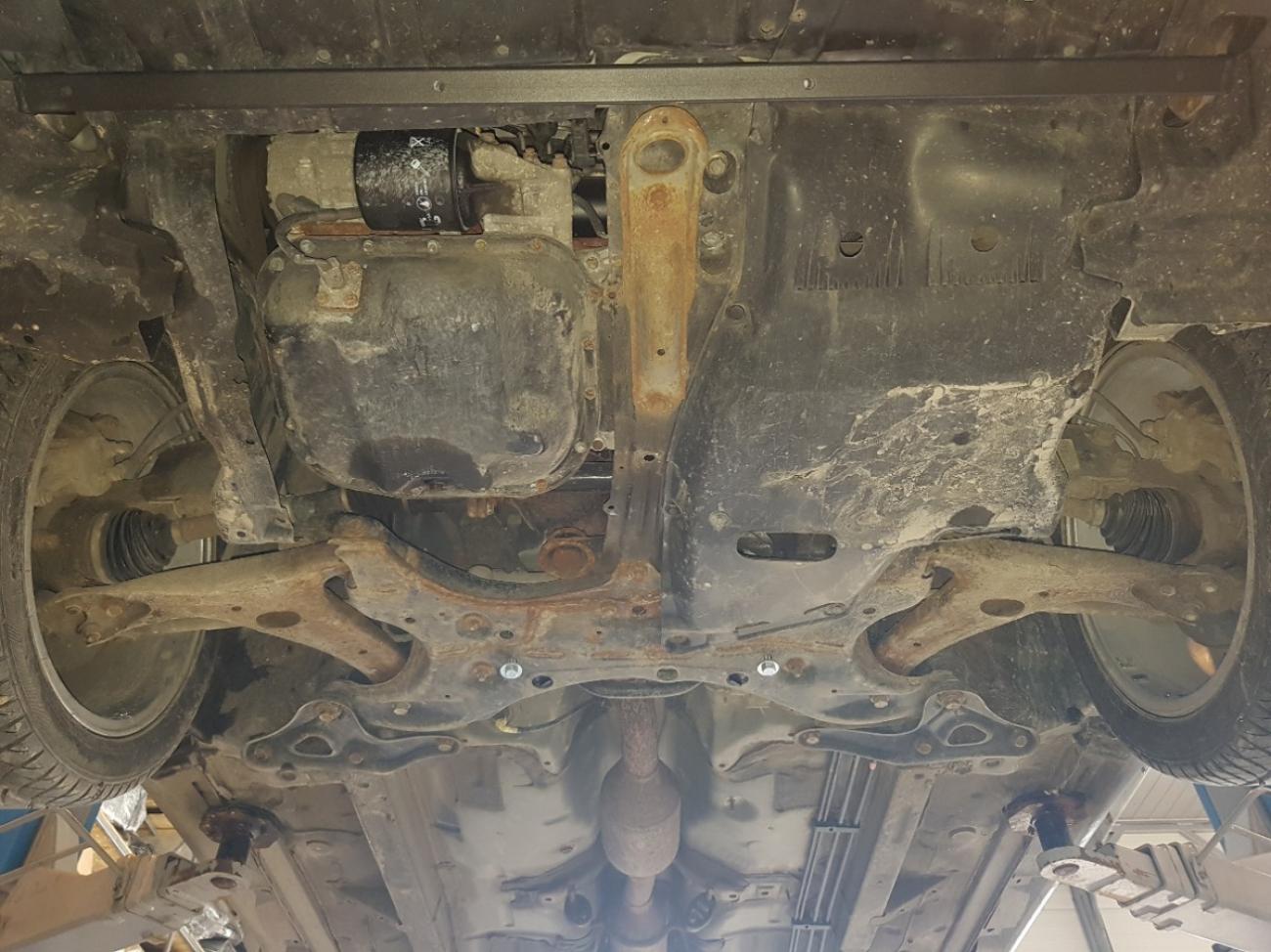 Engine skid plate Toyota Avensis - 4