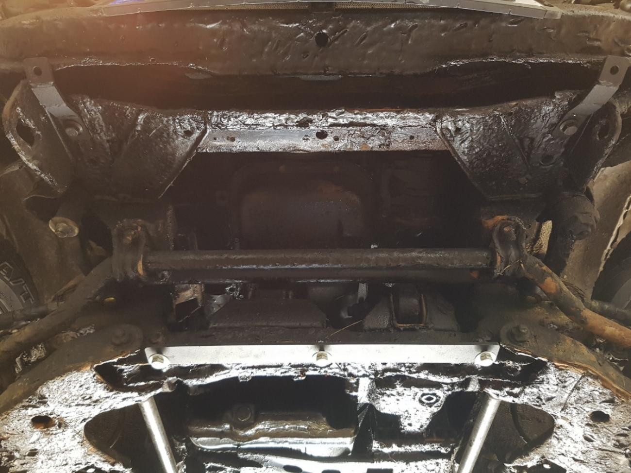 Engine skid plate Nissan Terrano II - 4
