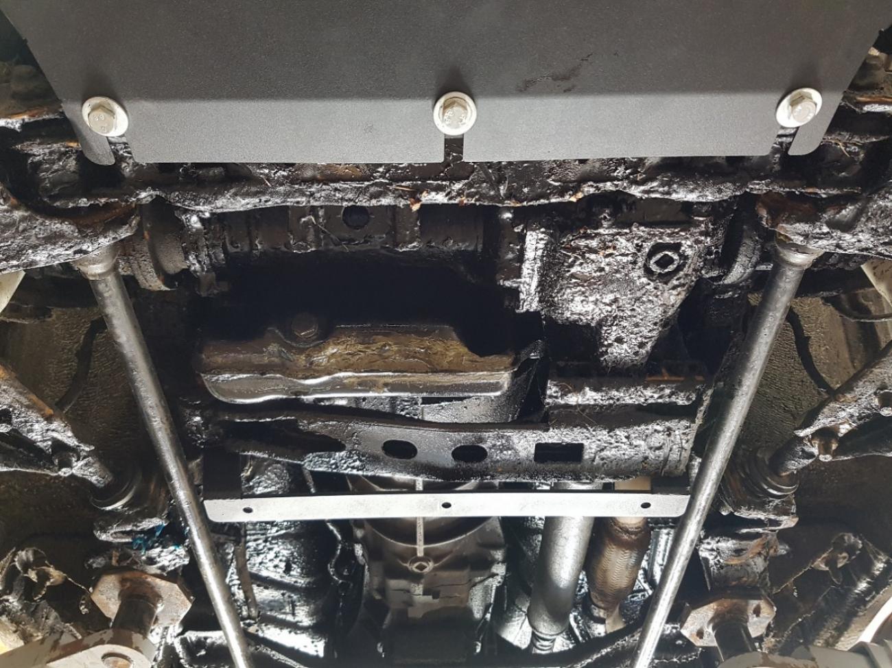 Engine skid plate Nissan Terrano II - 7