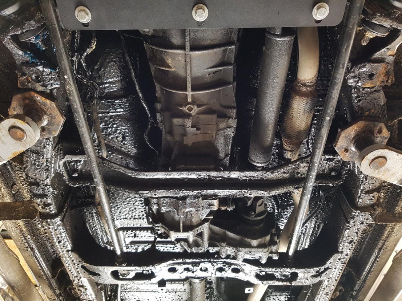 Gearbox skid plate Nissan Terrano II - 5