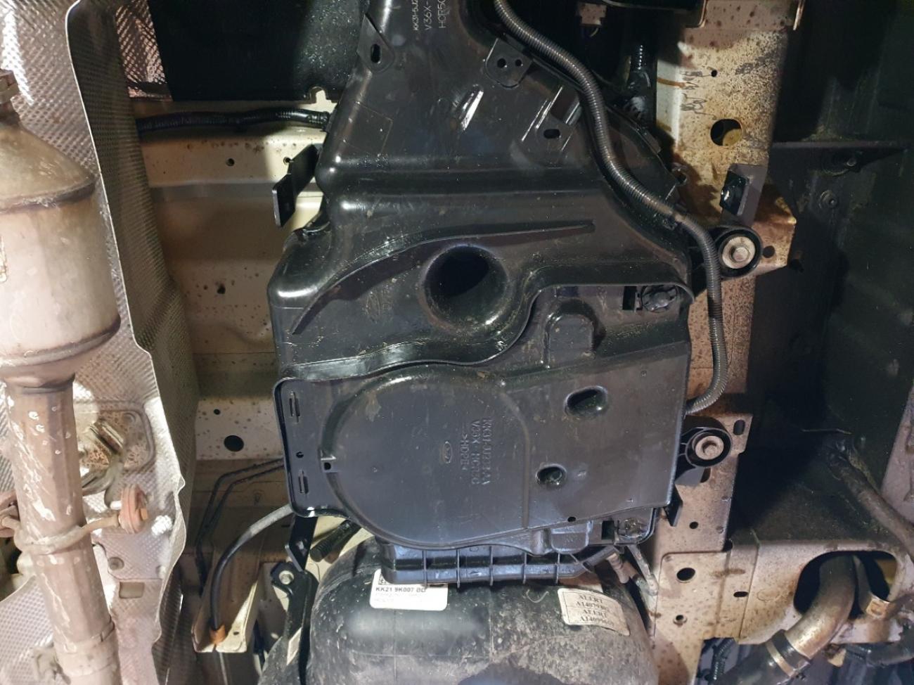 AdBlue tank skid plate Ford Transit - front-wheel drive - 4