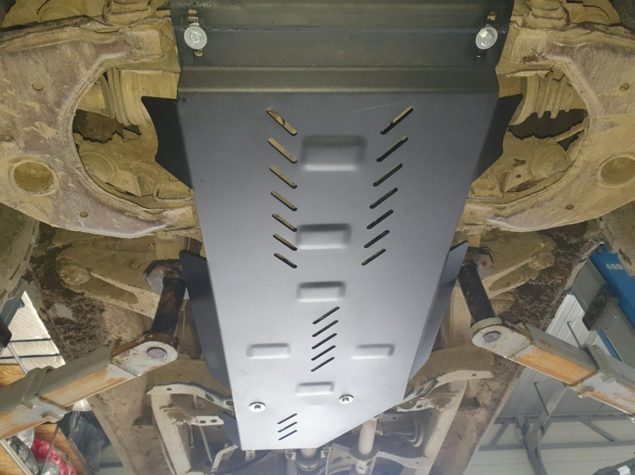 Gearbox and cooler skid plate Toyota Hilux - 4