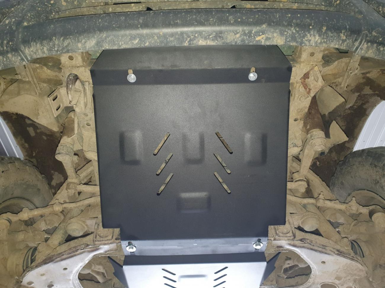 Engine skid plate Toyota Hilux - 5