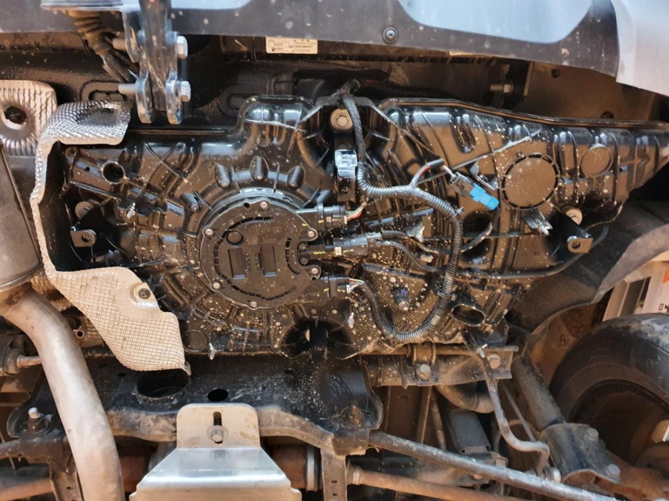 AdBlue tank skid plate Dacia Duster - 4