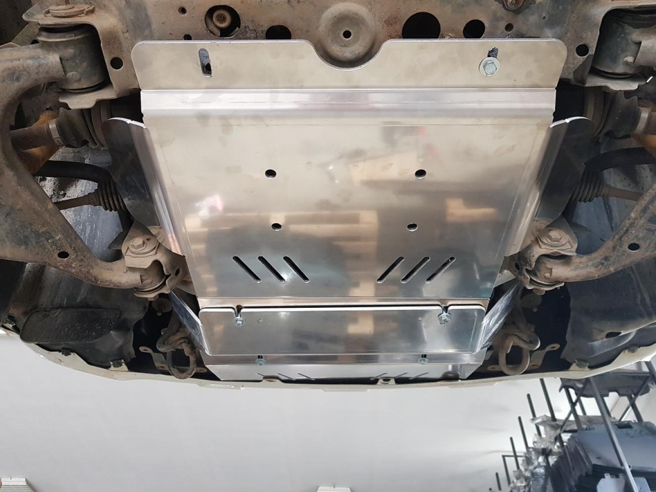 Aluminum engine skid plate Toyota Hilux Revo - 5
