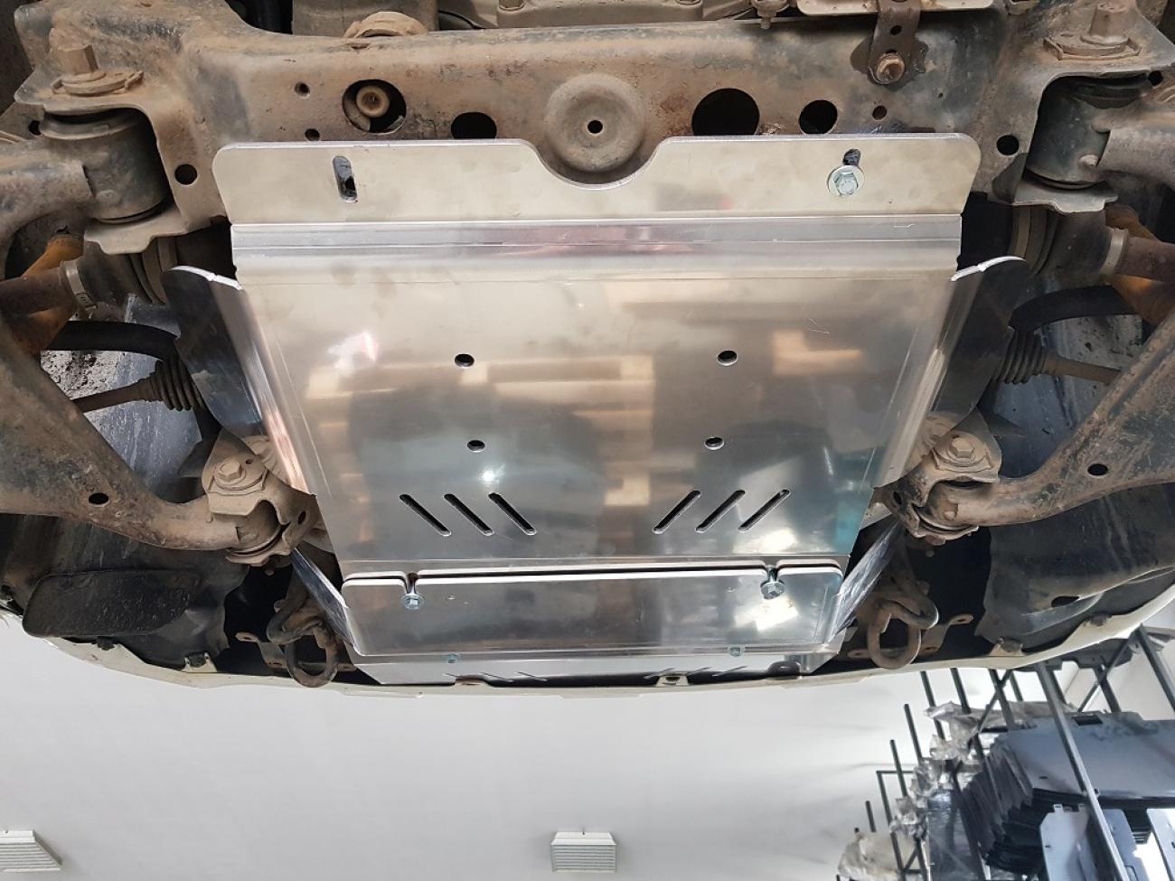 Aluminum engine skid plate Toyota Hilux Revo - 6