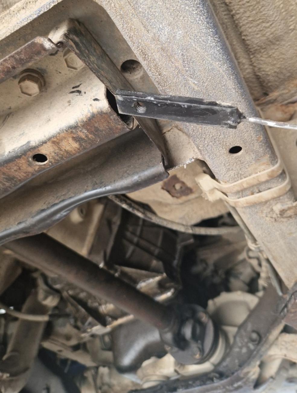 Gearbox skid plate for Suzuki Vitara 2.0 - 4