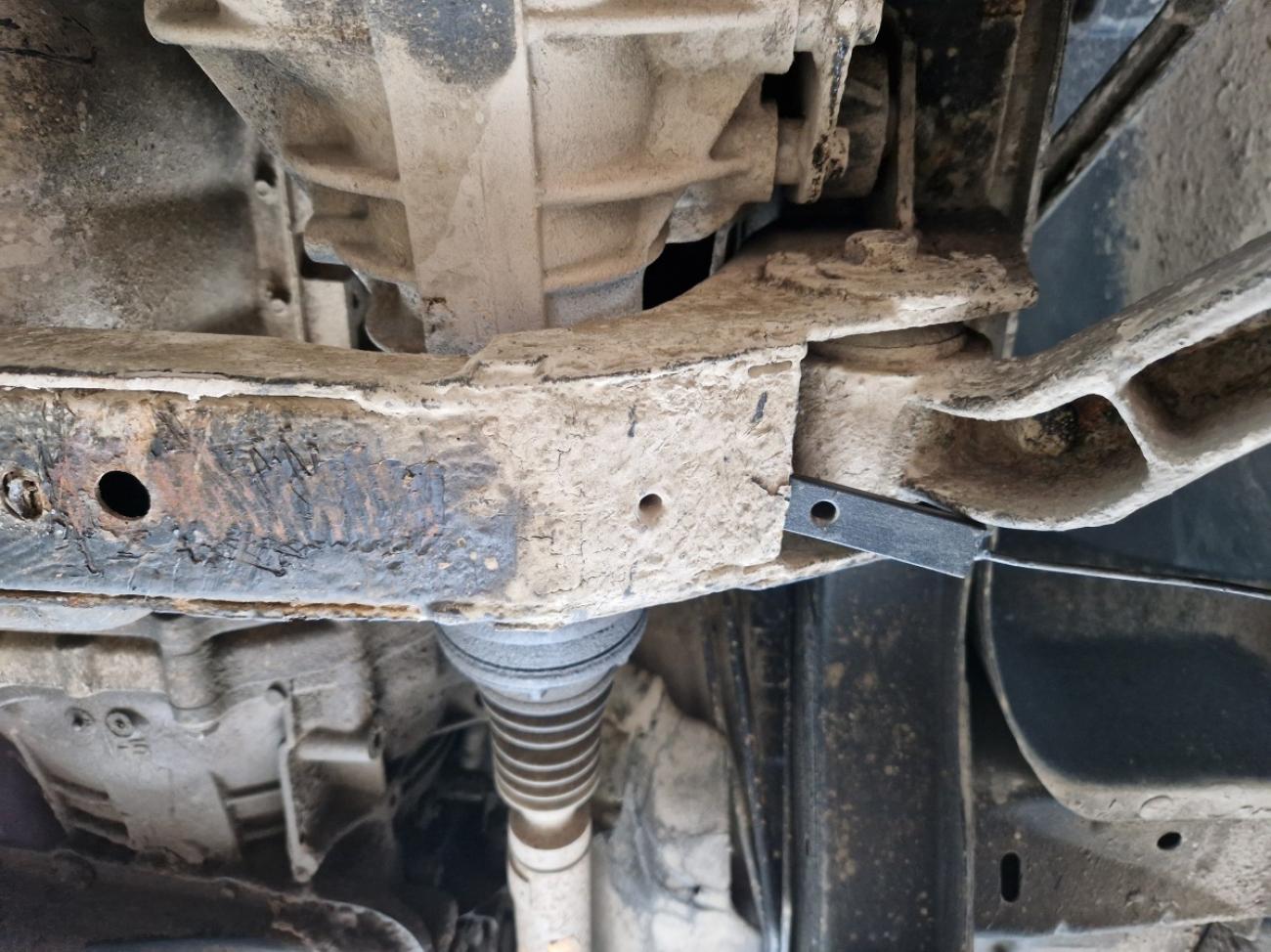 Engine skid plate Jeep Cherokee - KJ - 12