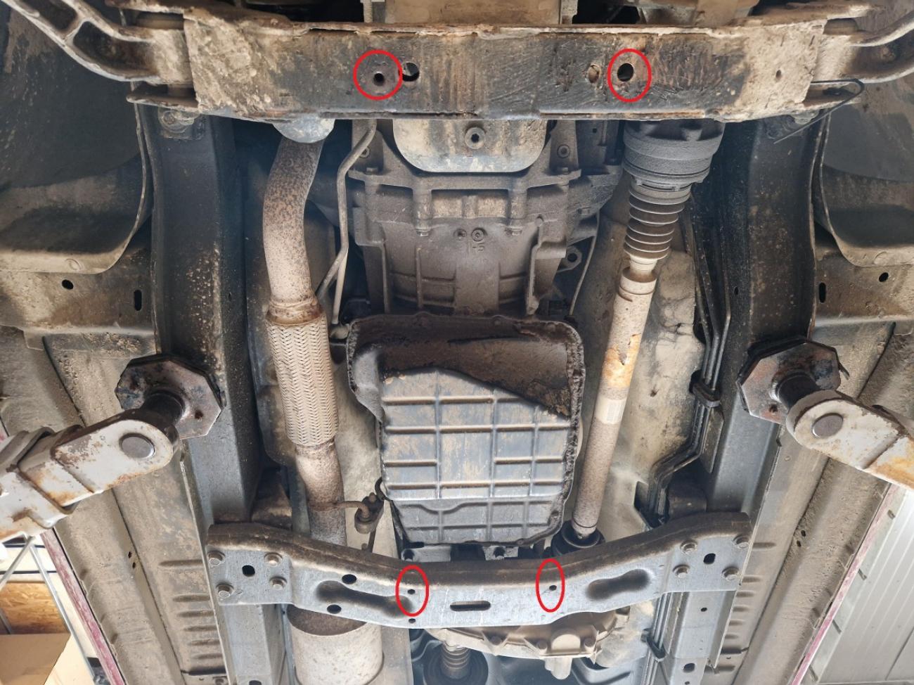 Gearbox skid plate for Jeep Cherokee - KJ - 10