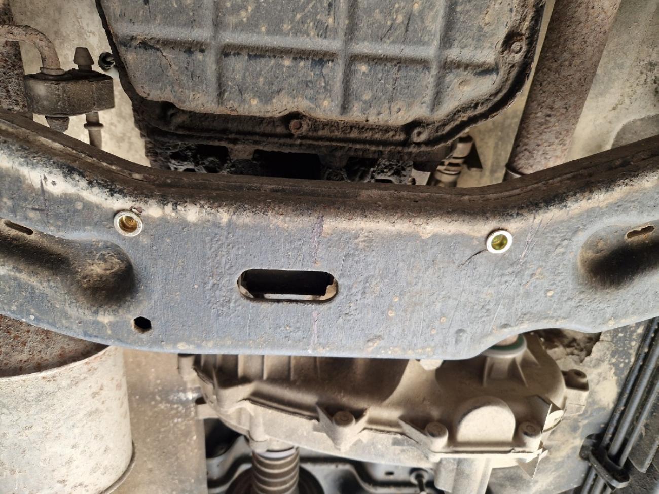 Gearbox skid plate for Jeep Cherokee - KJ - 9