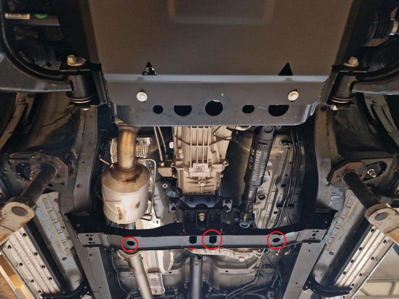 Aluminum gearbox skid plate for Jac T8 - 3