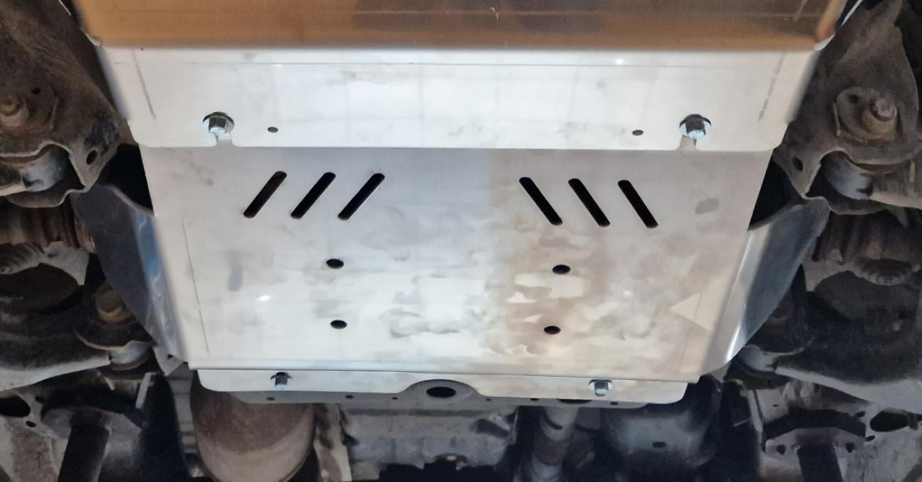 Aluminum engine skid plate Toyota Hilux Revo - 8