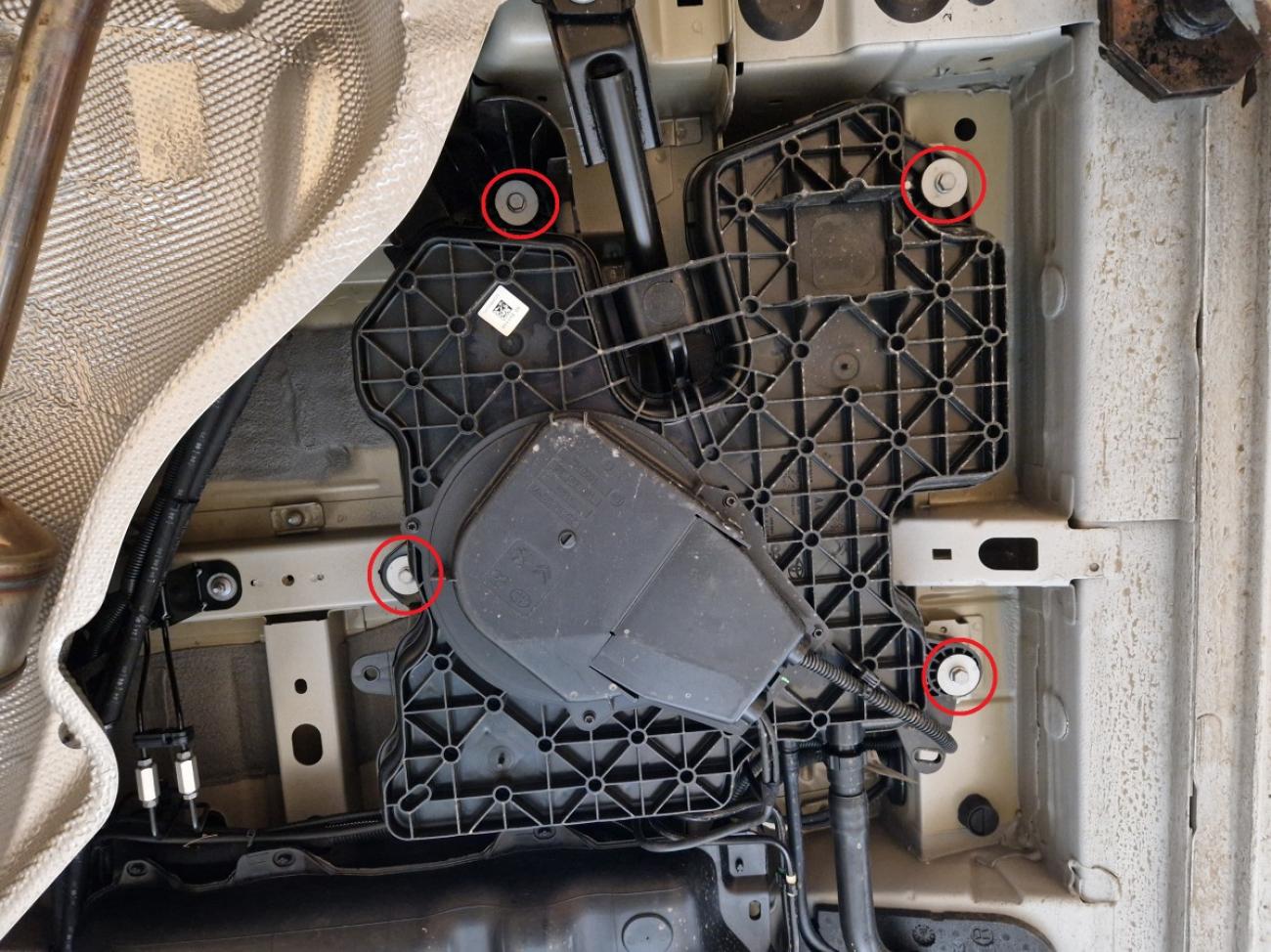 AdBlue tank skid plate Citroen Jumpy - 3