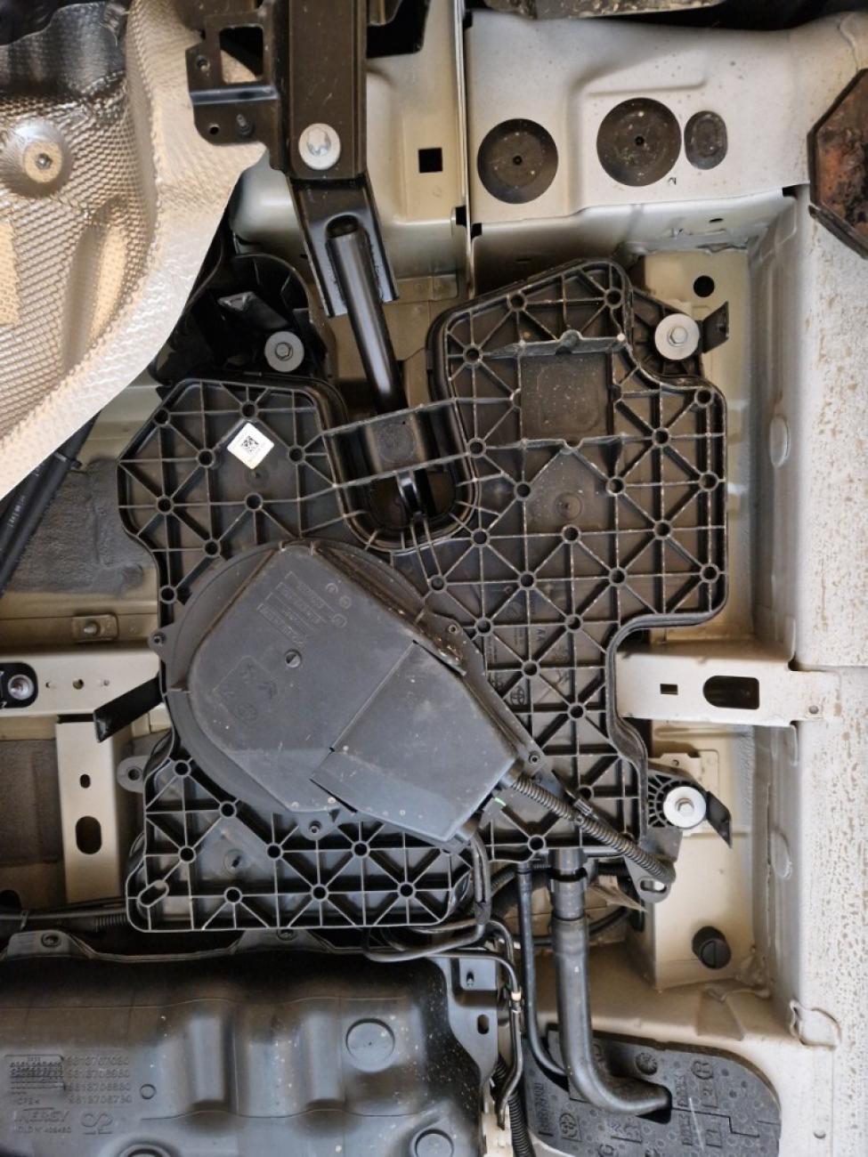 AdBlue tank skid plate Citroen Jumpy - 4