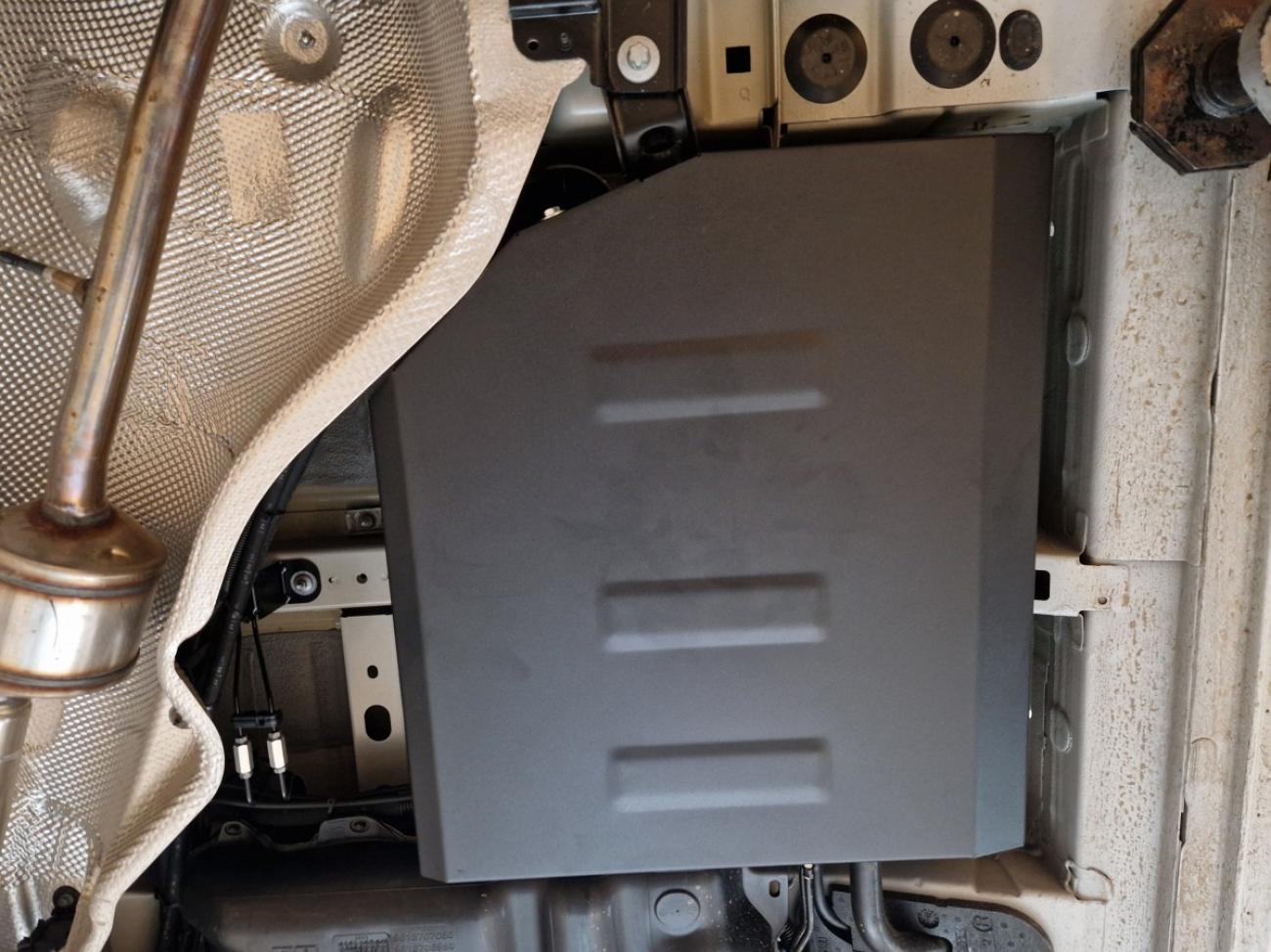AdBlue tank skid plate Citroen Jumpy - 5
