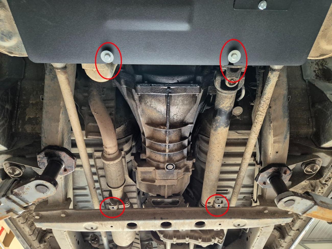 Gearbox skid plate for Hyundai Terracan - 3