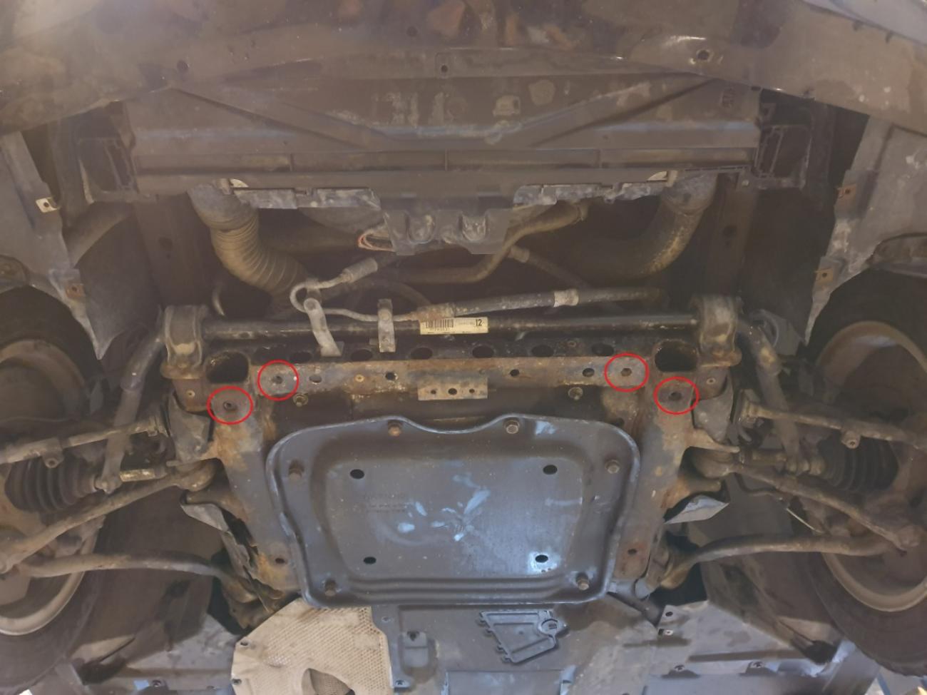 Front bumper and cooler skid plate BMW seria 3 - E90 - 3