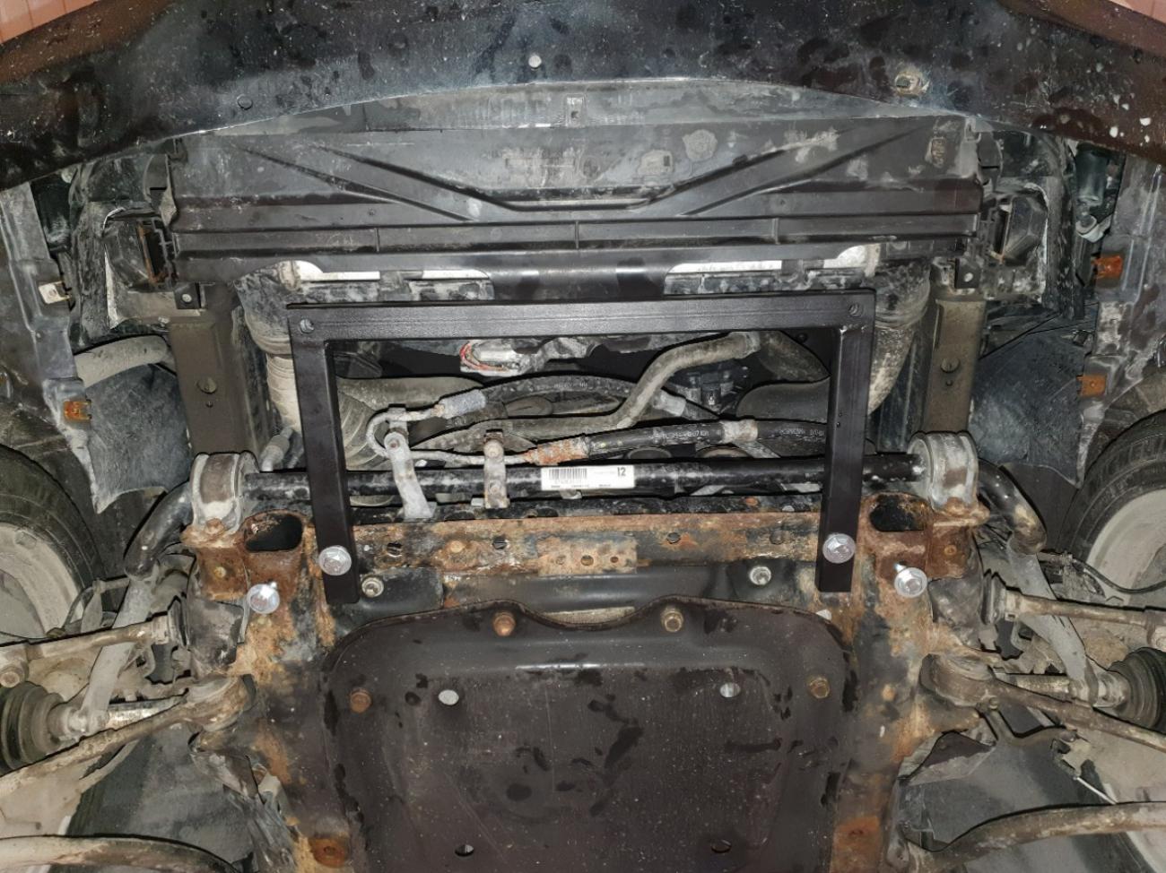 Front bumper and cooler skid plate BMW seria 3 - E90 - 4