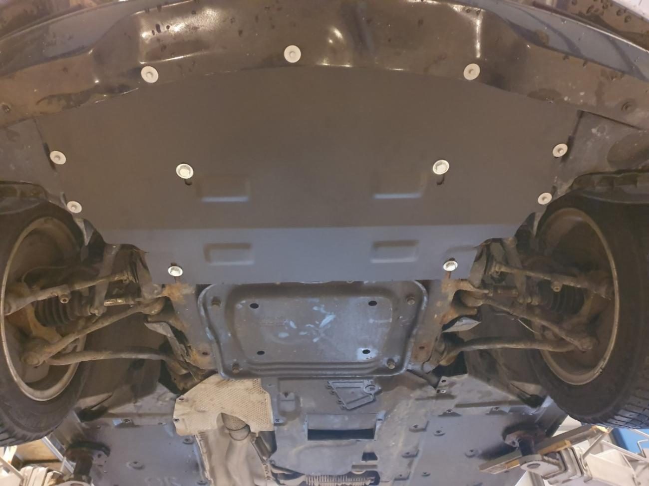 Front bumper and cooler skid plate BMW seria 3 - E90 - 5