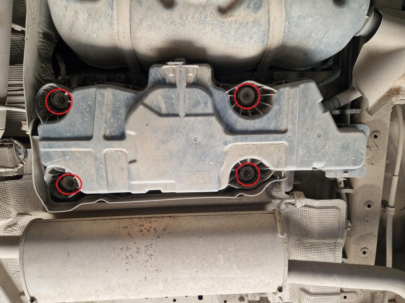 AdBlue tank skid plate Toyota Proace Max - P1001282 - 3