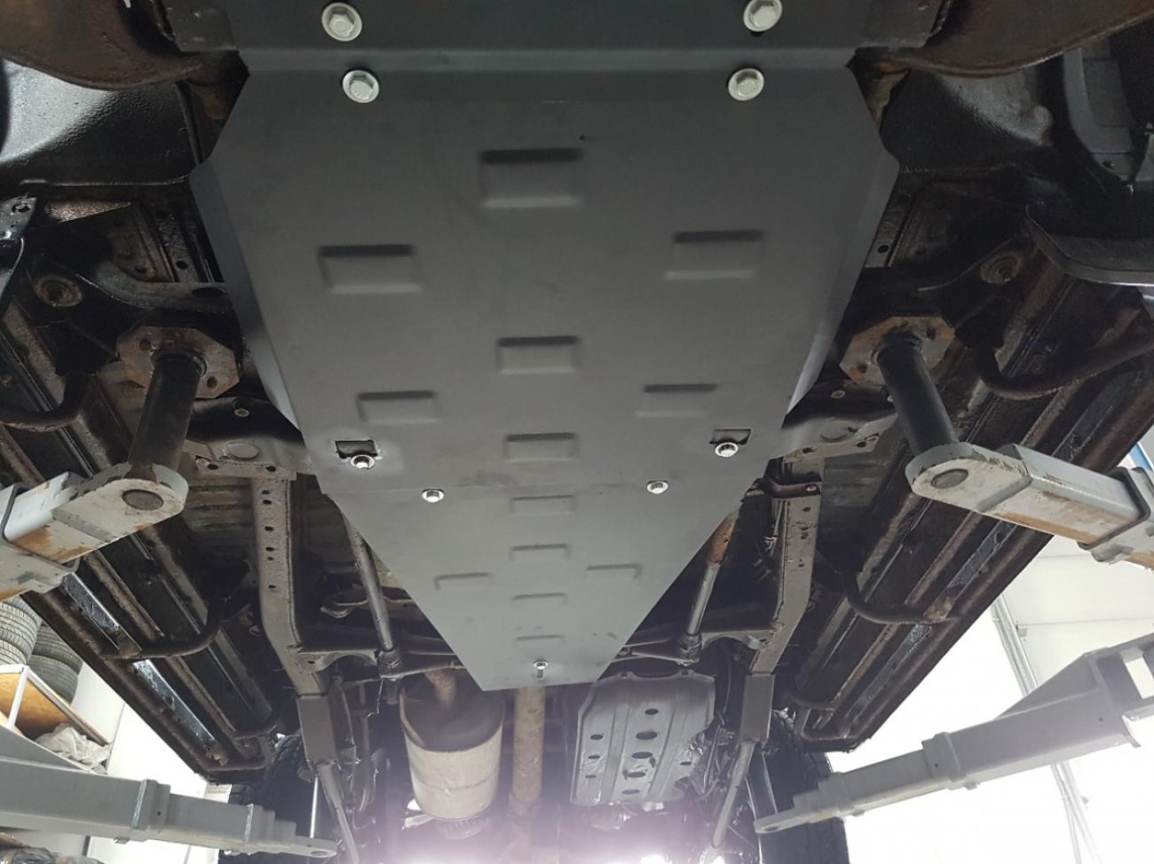 Gearbox and differential skid plate for Mitsubishi Pajero Sport 1 - 5