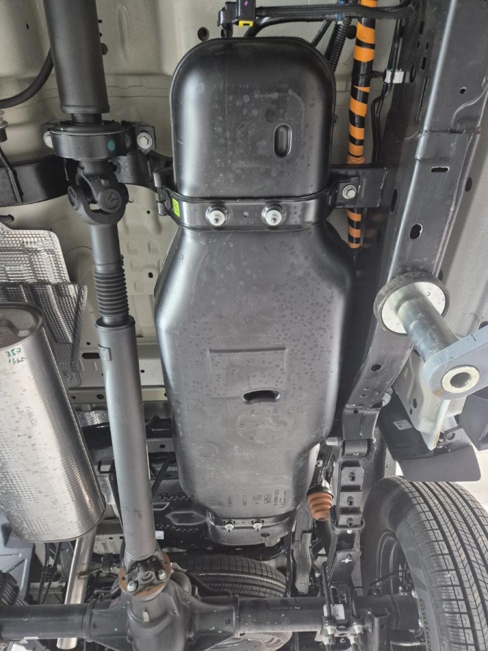 Fuel tank skid plate Volkswagen Amarok (MB3G9A147CF; 2643728) - 3
