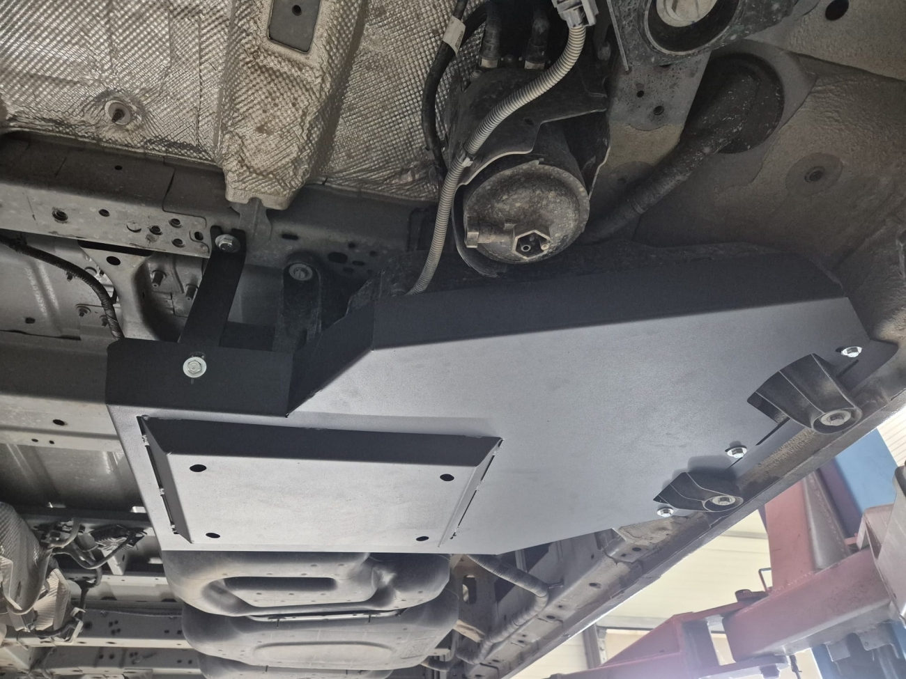 AdBlue tank skid plate Ford Transit Custom - 4